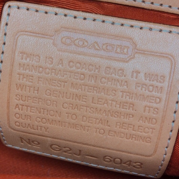 Authentic discontinued Coach mini purse - Picture 3 of 5